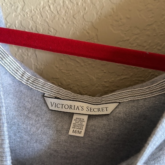 Victoria’s Secret Size Medium Surfing Gray and Green Sweater Championship - Picture 2 of 3